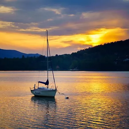 Domki Nad Jeziorem-Wodnik 1 Zarzecze  Exteriér fotografie